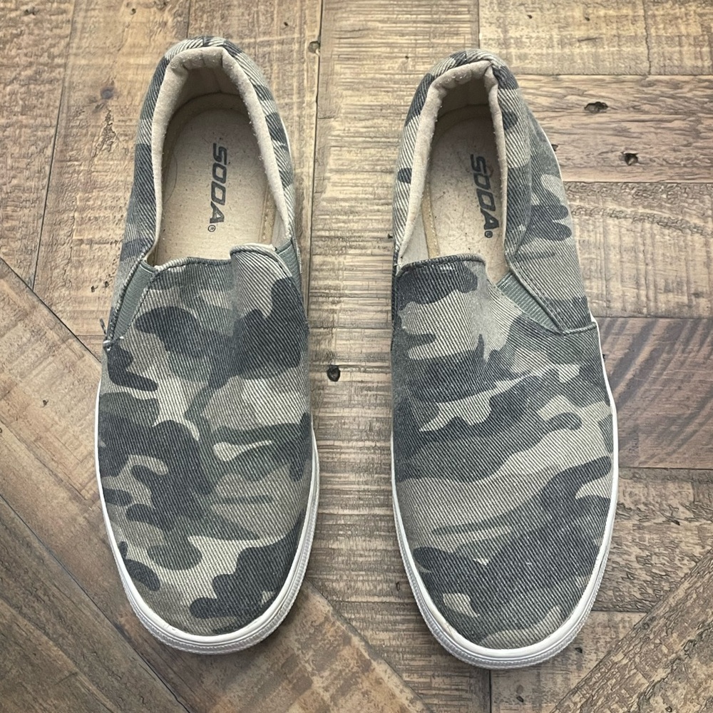 Soda Hike-G women's camouflage slip-on sneakers